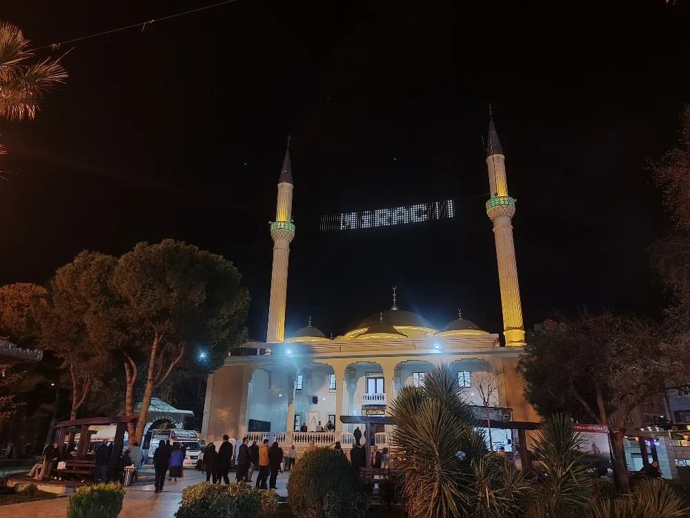 Miraç Kandili’nde dualar Delikliçınar Yeni Camii