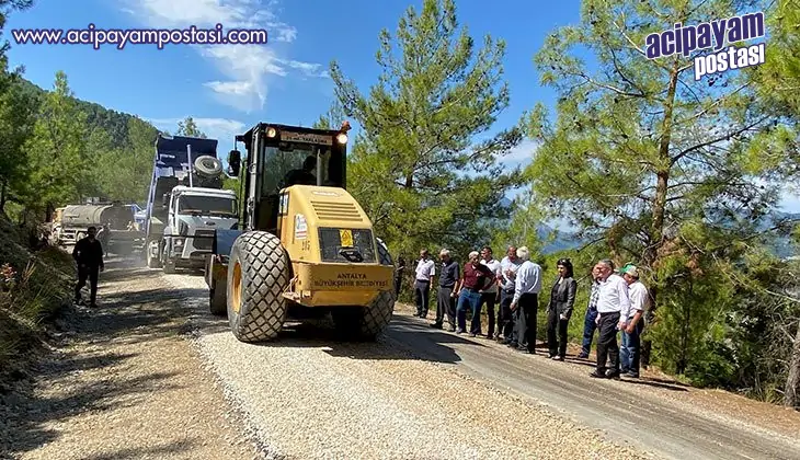 Çaltılıçukur ve Murtiçi grup yolunda
                    sathi asfalt çalışması